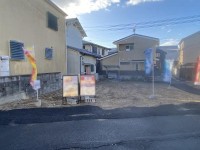 JR「長岡京」駅・阪急「長岡天神」駅まで徒歩12分!
建築条件無し土地!お好きなハウスメーカー・工務店で建築可能!
角家!土地広々35坪!前道6.6m!